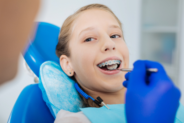 Des visites régulières de contrôle chez l'orthodontiste pour votre enfant